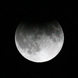 Bulgaria: Lunar Eclipse Almost Wows Bulgarians