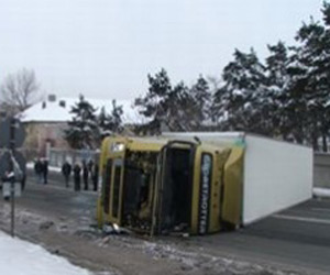 Bulgaria: Truck Topples over on E80 Route in Bulgaria