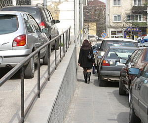 Bulgaria: Inspectors Snap Cars Parked on Sidewalks in Sofia, High Fines Introduced