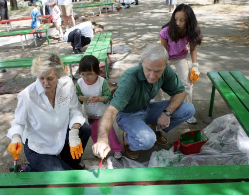 Bulgaria: 1000 Bulgarians, US Ambassador Take Part in Volunteer Day