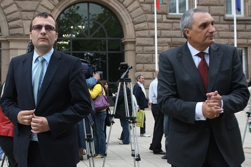 Bulgaria Blue Coalition Demands Manual Vote Count: Bulgaria Blue Coalition Demands Manual Vote Count