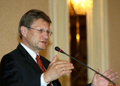 Bulgaria: Balcerowicz: Financial Crisis Caused by Flawed State Regulation