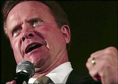 US Senator Holds Surprise Meeting with Myanmar Leader: US Senator Holds Surprise Meeting with Myanmar Leader