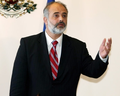 Minister of Labor Wants Increase in Bulgaria Minimum Wage: Minister of Labor Wants Increase in Bulgaria Minimum Wage