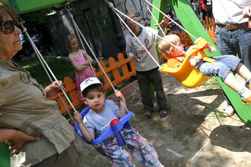 1 of 4 Bulgaria Children Experiences Traumatic Event: 1 of 4 Bulgarian Children Experiences Traumatic Event