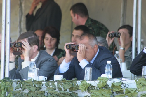 Bulgaria: PM: We Won't Let Bulgarian Army Wane despite Budget Deficit