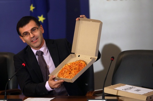 Bulgaria: Bulgarian Pizza Houses Offer "Austerity" Pizza Named after Finance Minister Djankov