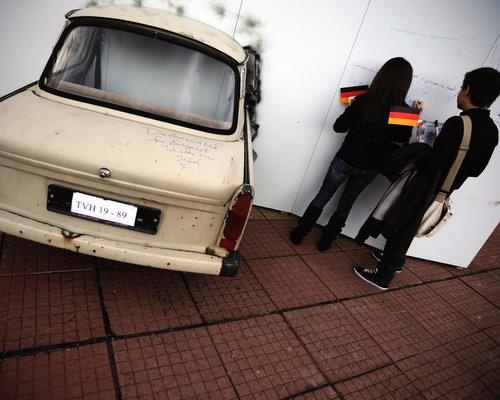 Bulgaria: Bulgarian Columnist Bellinger: Hey, Can You Shoot Us?