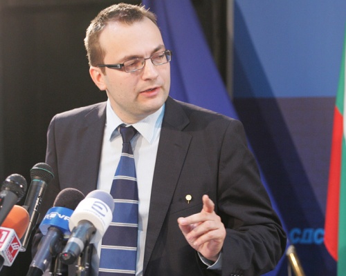 Bulgaria: Bulgaria Rightist Party Opposes Plugchieva's EBRD Candidature