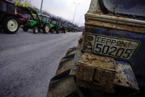 Bulgaria: Protesting Greek Farmers Let through Bulgarian Trucks