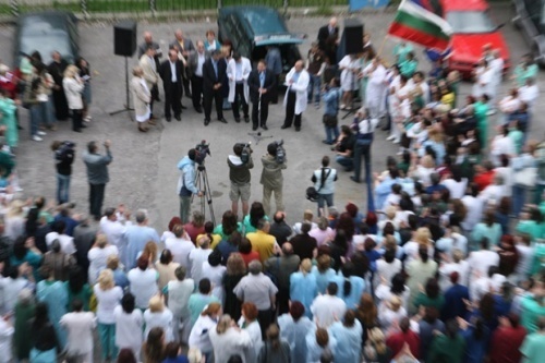 Bulgaria Doctors Plan Civil Protest over Hospital Budget Cuts: Bulgaria Doctors Plan Civil Protest over Hospital Budget Cuts