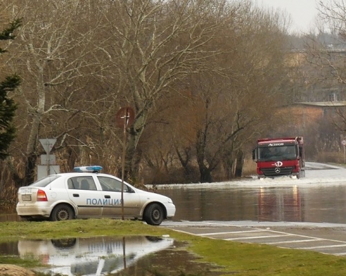 Bulgaria: Bulgaria Citizens Prepare to Evacuate Flooded Bregovo Homes