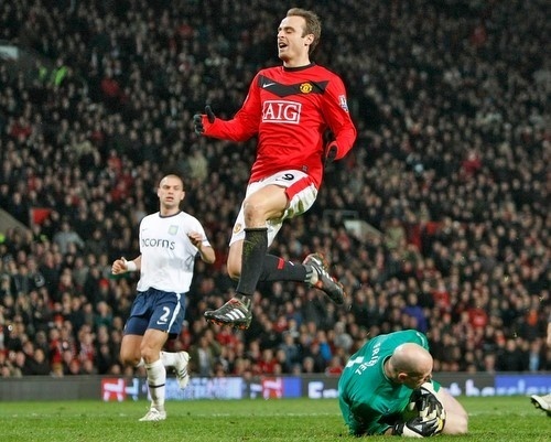 Bulgaria PR Experts Query Berbatov's Blogging Debut: Bulgaria PR Experts Query Berbatov's Blogging Debut