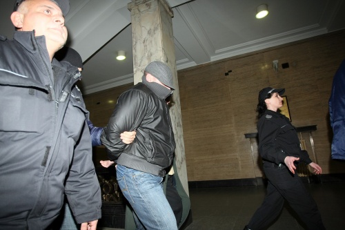 Member of Bulgaria Kidnap Gang Ties Knot in Jail: Member of Bulgaria Kidnap Gang Ties Knot in Jail