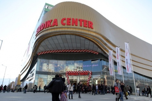 Colin's Casual Wear Brand Storms Bulgaria Retail Market: Colin's Casual Wear Brand Storms Bulgaria Retail Market