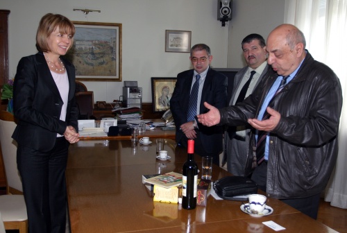 Bulgaria Jewish Youth Clean Sofia from Hate Graffiti: Bulgaria Jewish Youth Clean Sofia from Hate Graffiti