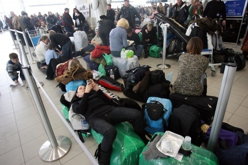 Volcanic Ash Cloud Closes Spanish Airports: Volcanic Ash Cloud Closes Spanish Airports