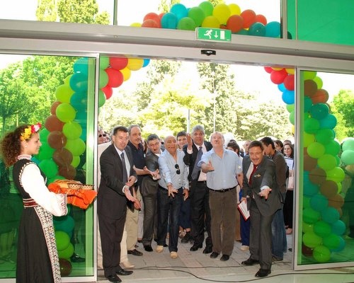 Bulgaria: Grand Mall Varna Opening Attracts Thousands in Bulgaria's Black Sea City