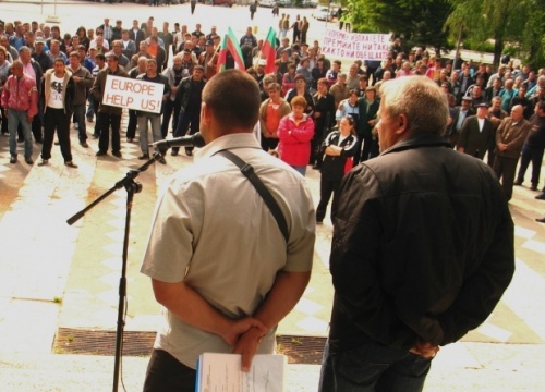 Bulgarian Tobacco Growers Begin Mass Protests: Bulgarian Tobacco Growers Begin Mass Protests