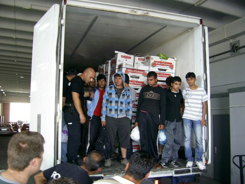 Bulgaria: Bulgarian Customs Nab 73 Illegal Immigrants in Truck