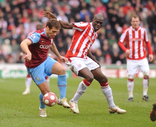 Bulgaria: Liverpool Eyes Bulgarian Aston Villa Midfielder Stiliyan Petrov - Report