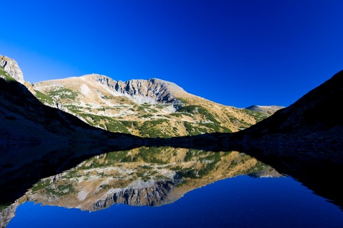 Bulgaria: Enthusiasts Play Poker on Bulgaria's Highest Peak Mussala