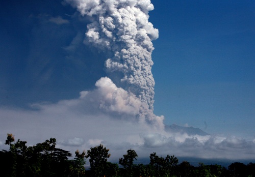 Bulgaria: Indonesia's Most Dangerous Volcano Continues to Erupt