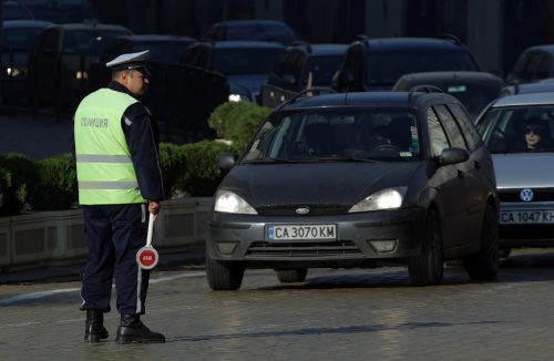 Bulgarian Traffic Police Begin Fining 'Lights-off' Drivers: Bulgarian Traffic Police Begin Fining 'Lights-off' Drivers
