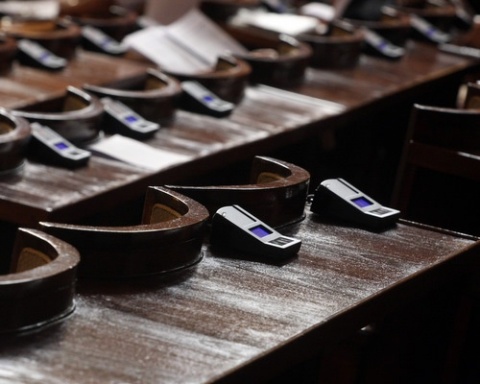 Bulgaria: Every Tenth Bulgarian MP Too Shy to Speak