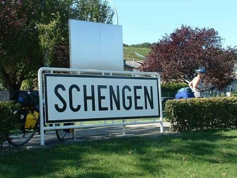 Bulgaria: German Expert: No Parallels between Bulgaria's EU, Schengen Entry