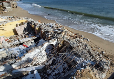 Bulgaria: Nobody Out There to Fix Bulgarian Beaches after Demolition of Illegal Properties