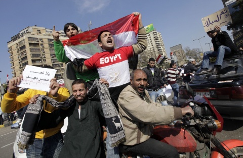 Bulgaria: Violent Clashes Erupt between Mubarak Fans, Foes in Cairo