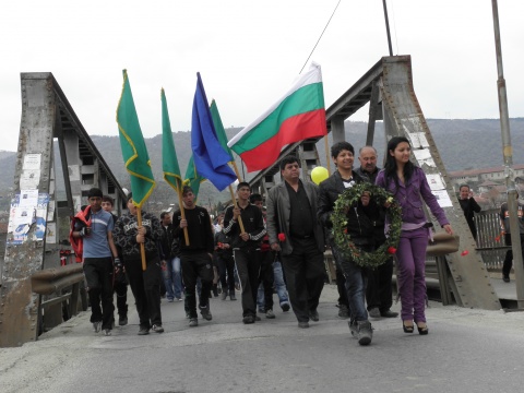 Bulgaria: Bulgarian PM: Roma Must Break Vicious Cycle, Help Themselves