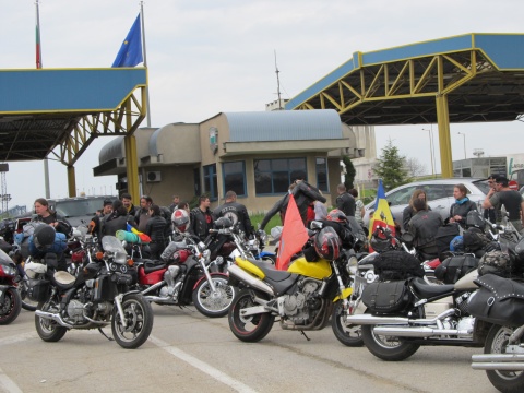 Bulgaria: 100 Russian, Romanian Rockers Cross Danube into Bulgaria