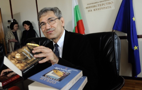 Bulgaria: Divide and Bind