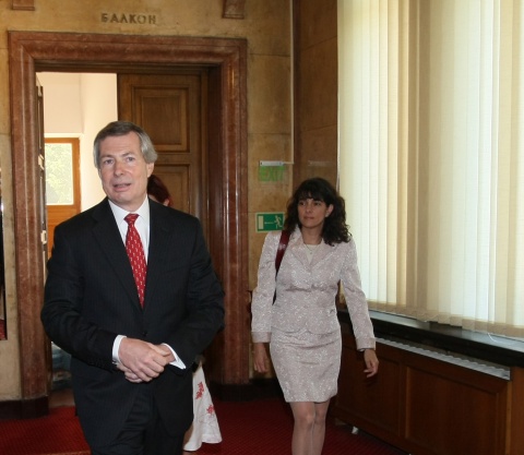 Bulgaria: US Ambassador Supports WikiLeaks-Stained Bulgaria PM