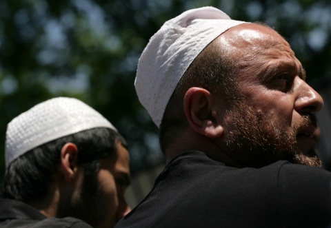 Bulgaria: Bulgarian Muslims Frightened by Nationalists, Mull Not Praying Outside