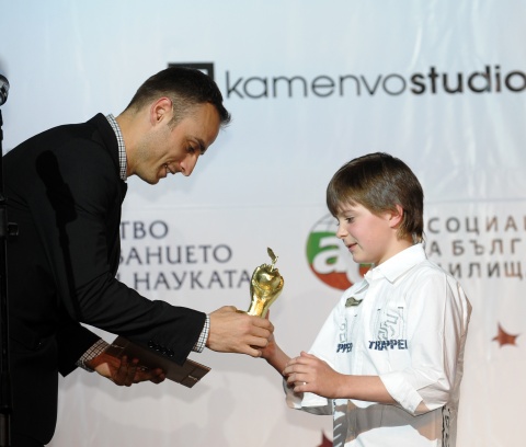 Bulgaria: Chivalrous Berbatov Bows to Bulgaria's Talented Children