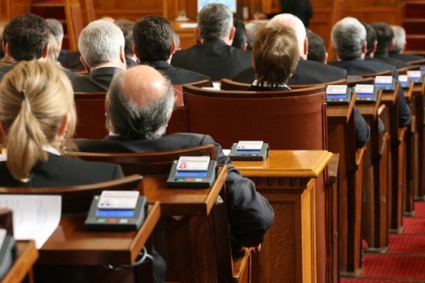 Scandal Marks Start of No Confidence Debates in Bulgarian Parliament: Scandal Marks Start of No Confidence Debates in Bulgarian Parliament