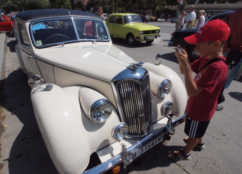 Bulgaria: Retro Car Parade Enchants Bulgaria's Varna