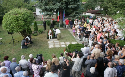 Bulgaria: Ordinary Bulgarians, No Statesmen Celebrate Centenary of Communist Dictator Zhivkov