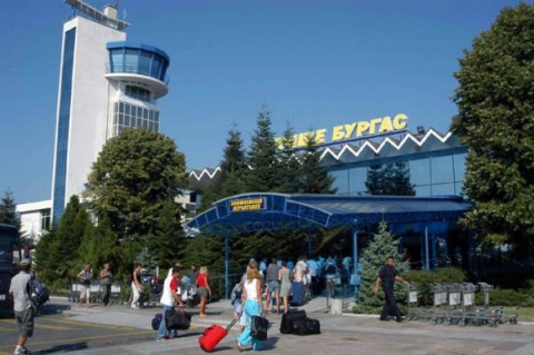 Bulgaria: Tour Operator's Debts Left Russian Tourists Stranded at Bulgaria's Burgas Airport