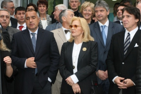 Bulgaria: Bulgarian-born French Pop Star Wishes Success to GERB Presidential Runner