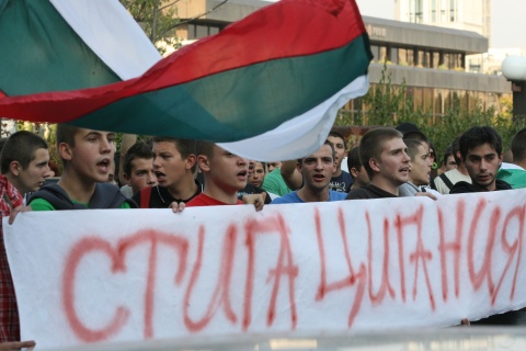 Bulgaria: Angry Protesters Target Bulgarian TV Channel over Roma Conflict Reporting