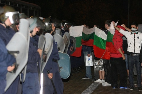 Bulgaria: Police Bust More Than 100 in Bulgaria for Violence in 'Roma Protests' Night
