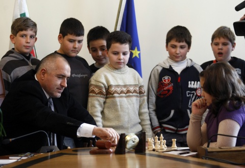 Bulgaria: Bulgarian PM Draws 10-Year-Old Chess Medalist