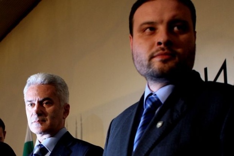 Bulgaria: Bulgarian Nationalist MPs, Renegades Trade 'Disgusting' Text Messages