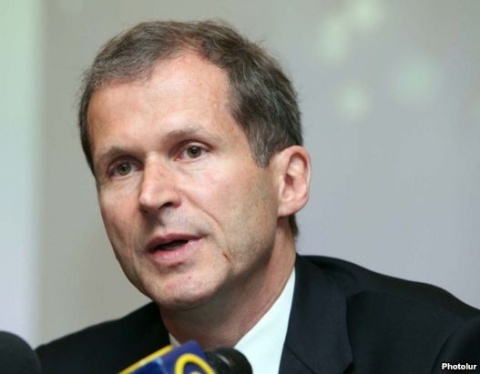 Bulgaria: EBRD's Berglof Raises Alarm over Bank Exodus from Eastern Europe