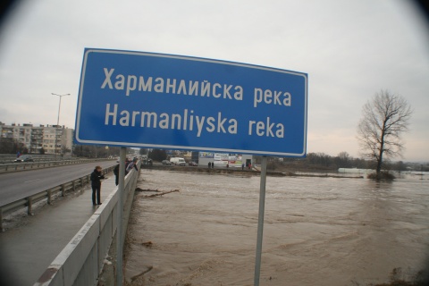 Bulgaria: Overflowing River Closes Road to Bulgarian-Turkish Border