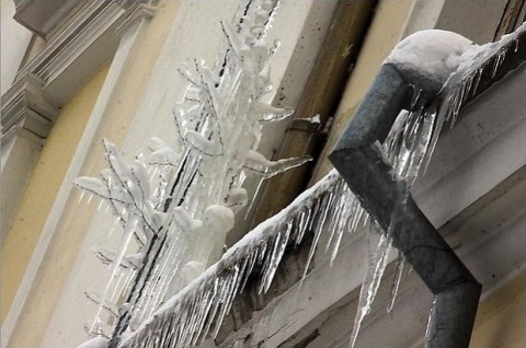 2 New Victims of Falling Icicles Reported in Bulgaria's Capital: 2 New Victims of Falling Icicles Reported in Bulgaria's Capital